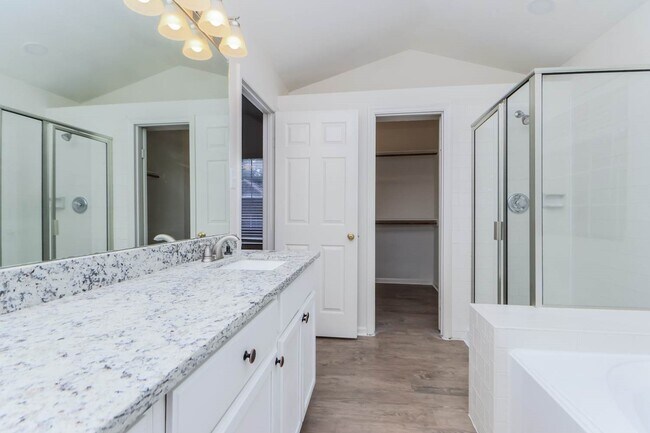 Building Photo - 14 E Trillium Cir
