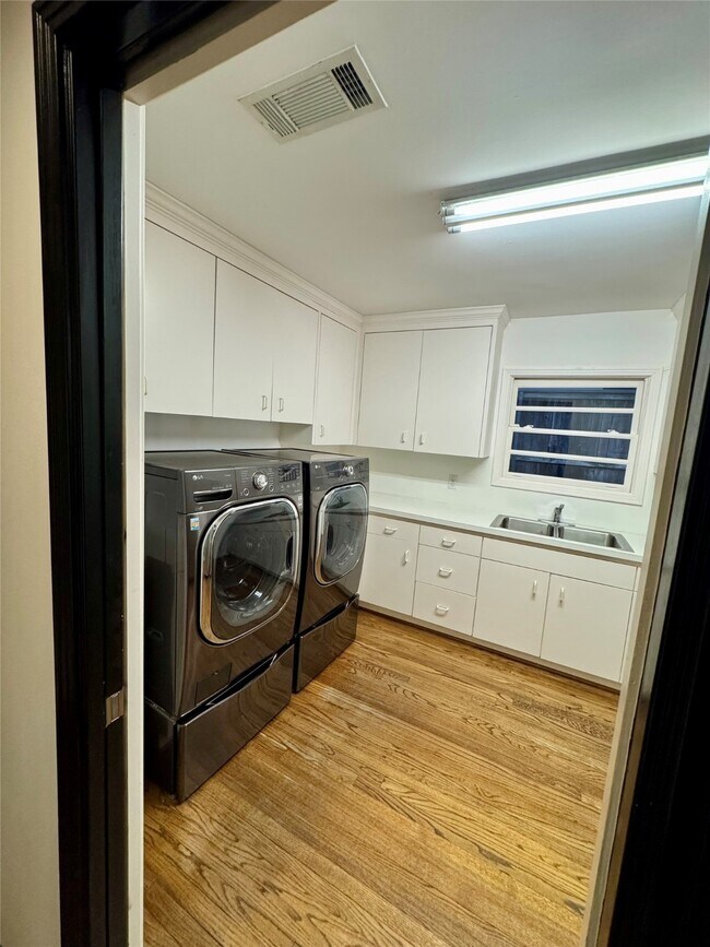 Building Photo - 3805 Piping Rock Ln