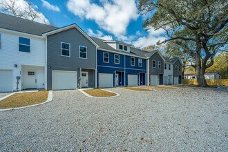 Building Photo - 3 Bedroom 2.5 Bath Townhouse in Barnwell Breeze - North Charleston