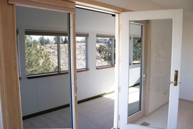Building Photo - Custom home in Southwest Reno, 3 Bedrooms, 2 Bathrooms, Large Garage