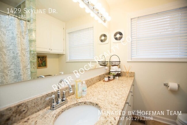 Building Photo - 1429 Skyline Dr