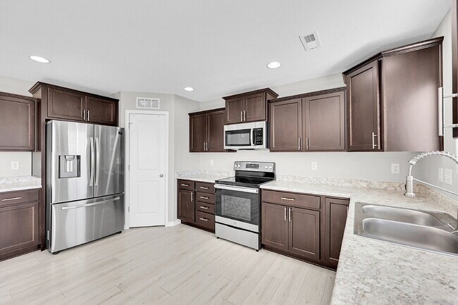 Building Photo - $2,350.00, 3 bed, 2.5 bath located in Peyt...