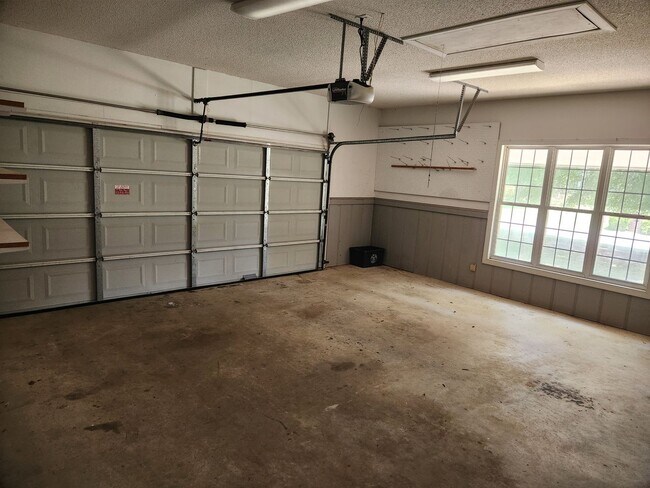 Building Photo - 205 N Hamptons Pl