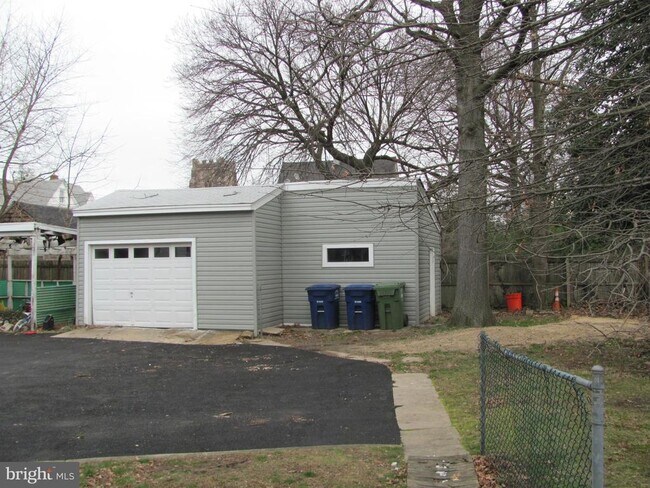 Building Photo - 516 Morgan Ave