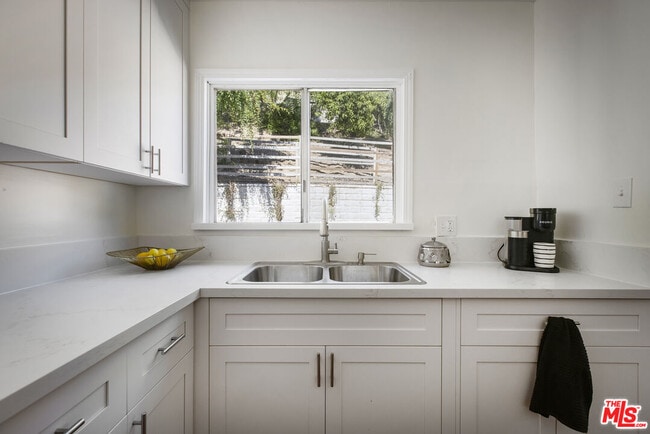 Building Photo - 2723 Ballard St