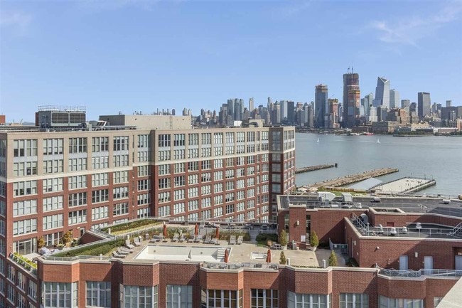 Building Photo - 1125 Maxwell Ln