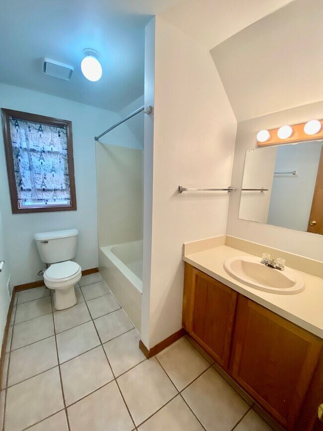 Building Photo - 304