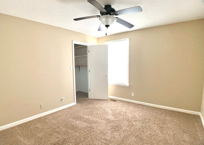 Building Photo - 511 Mallory Dr