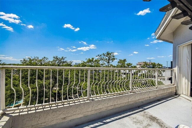 Building Photo - 762 S Village Cir