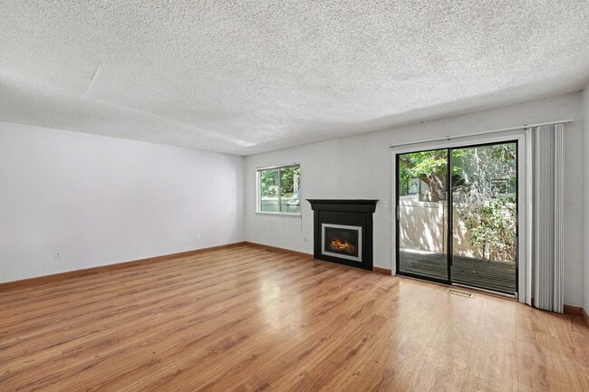 Building Photo - 1511 Seneca Cir