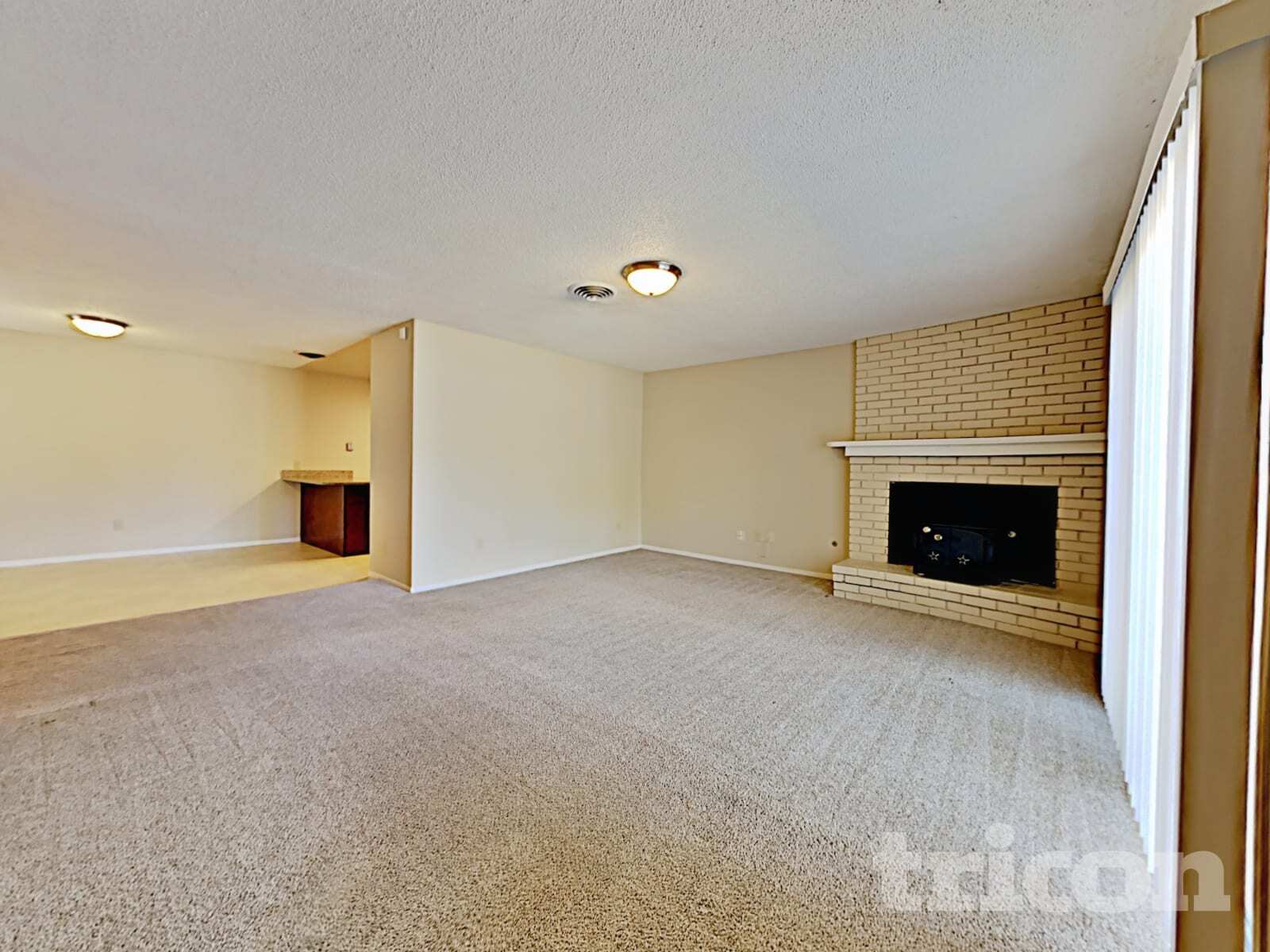 Building Photo - 619 E 24th St