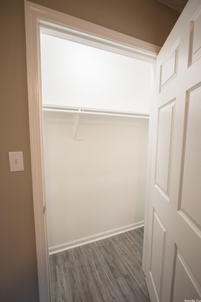 Building Photo - 1800 Labette Manor Dr