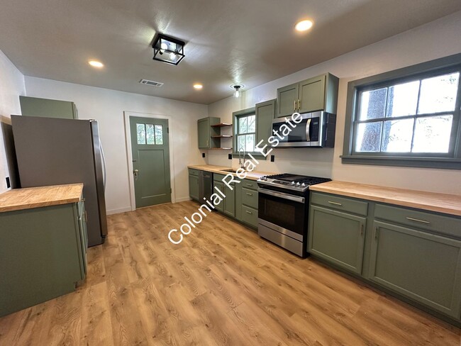 Building Photo - 1304 Sheldon St