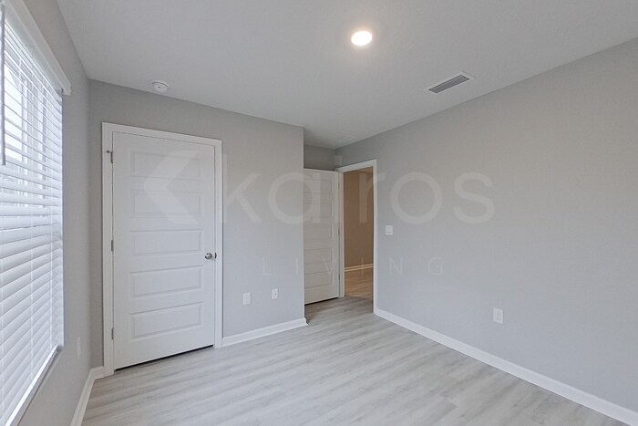 Building Photo - 373 Monarch Ln