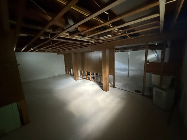 Building Photo - 2311 N Averill Ave
