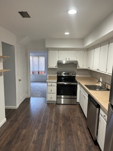 Building Photo - 802 Worthington Dr