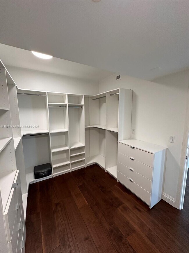 Building Photo - 1643 Brickell Ave