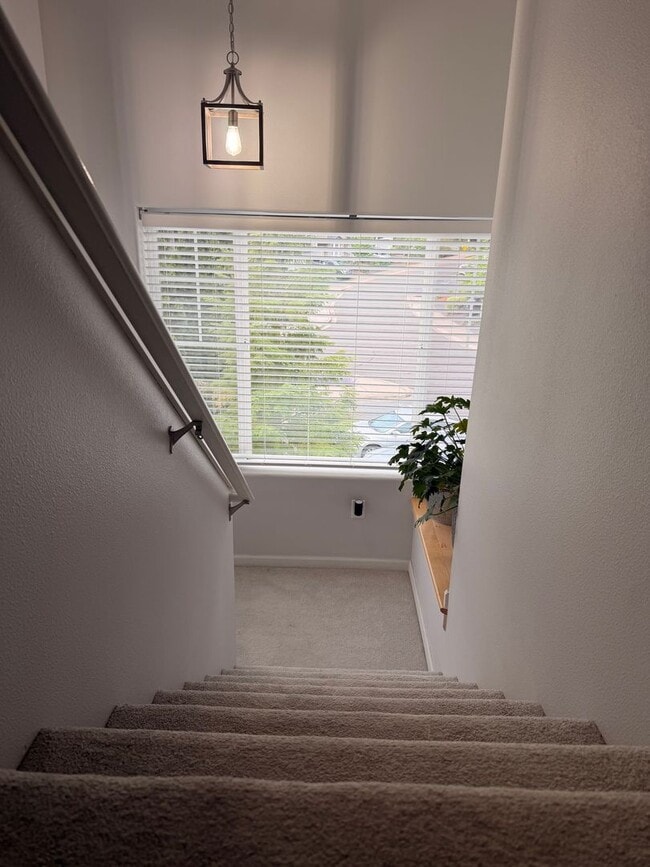 Building Photo - Beautifully updated end-unit townhome just one block from Progress Lake.