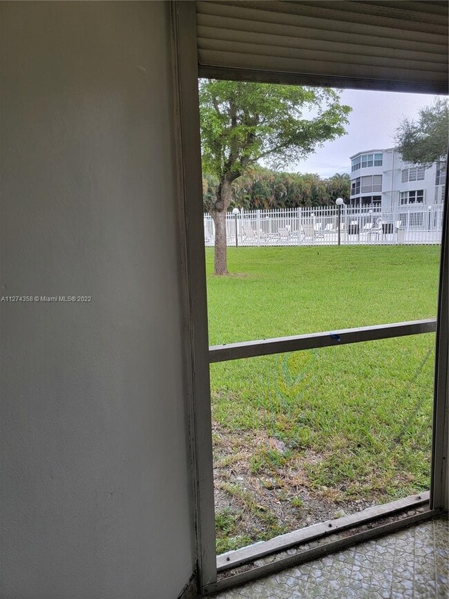 Building Photo - 1351 NE 191st St