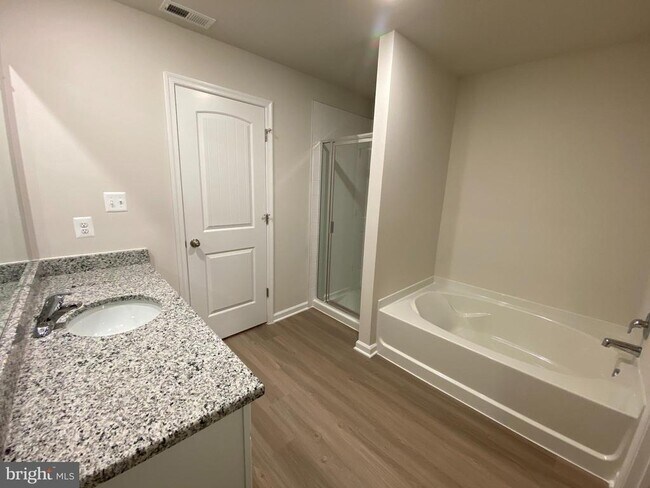 Building Photo - 134 Bloomsbury St