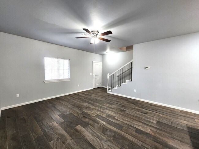 Building Photo - Campbell St Duplex