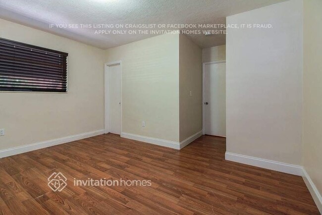 Building Photo - 10221 Dolphin Rd