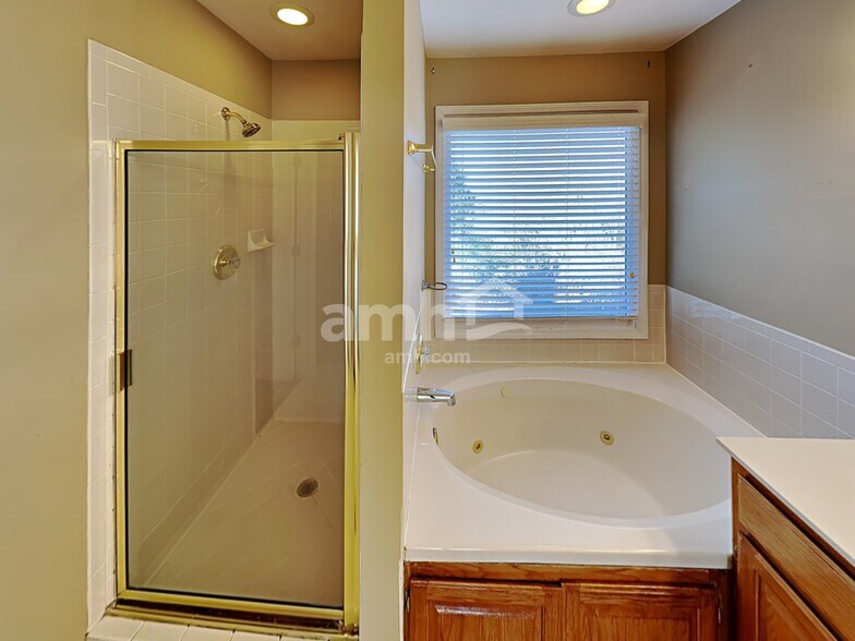 Building Photo - 5718 Chadwick Ln