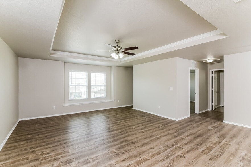 Building Photo - 11837 Silver Chase