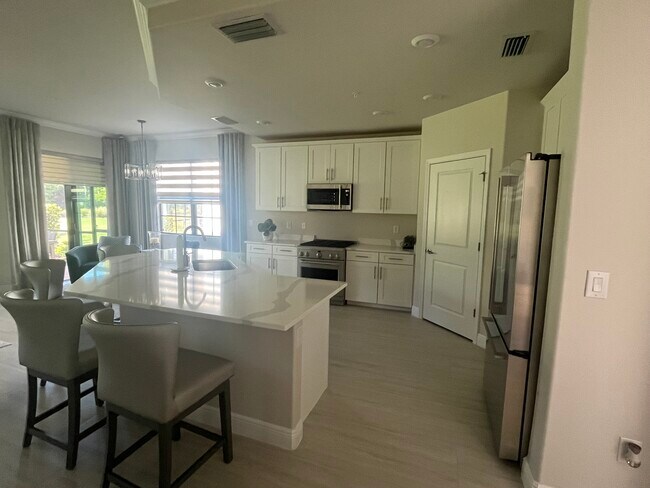Building Photo - 16352 Viansa Way