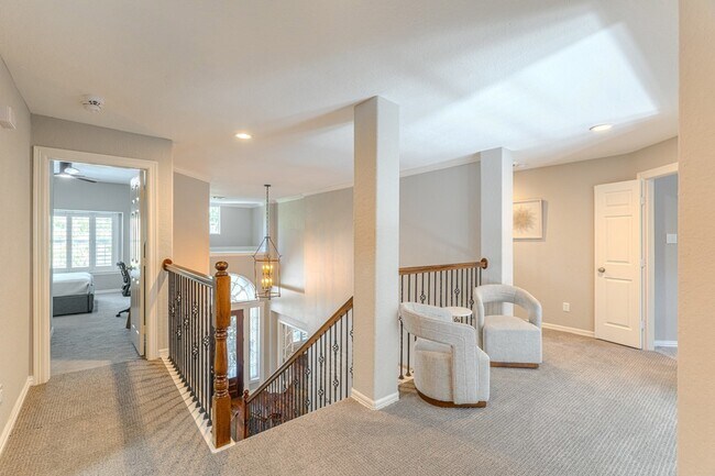 Building Photo - 2 Graylin Woods Pl