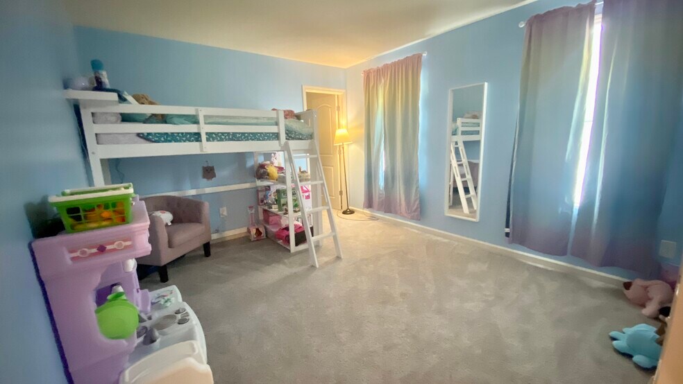 Building Photo - 4081 Lotus St