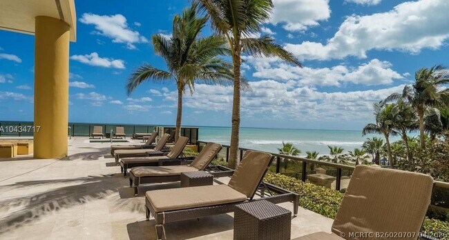 Building Photo - 16275 Collins Ave