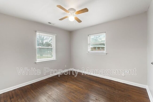 Building Photo - 2317 Julia Ave