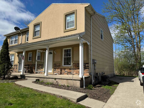 Building Photo - 47-49-49 Havenwood Hollow