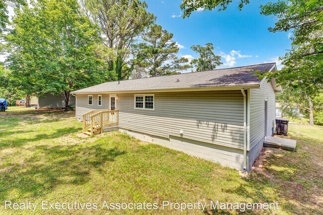 Building Photo - 3 br, 2 bath House - 919 Coker Road