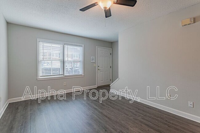 Building Photo - 501 Edwards Rd