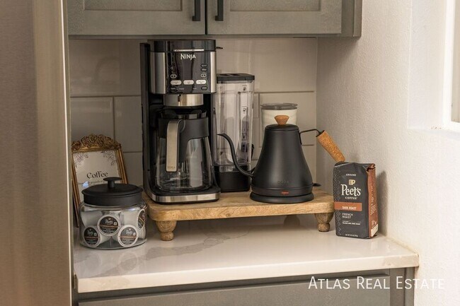 Building Photo - 5210 Quay St