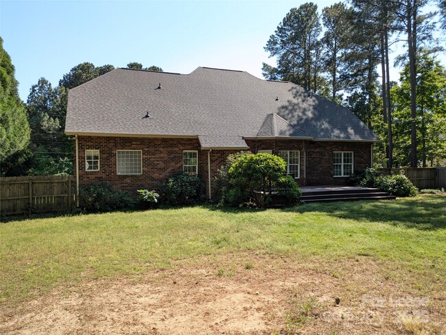 Building Photo - 364 Chuckwood Rd