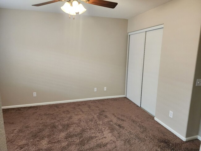 Building Photo - Murrieta 2 Bedroom Townhome + Office, Loft...