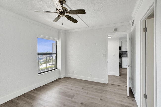 Building Photo - 1631 Riverview Rd