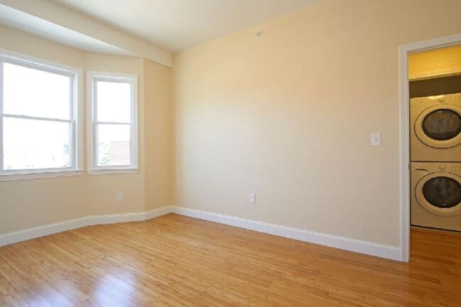 Building Photo - GORGEOUS 5 BED IN EAST BOSTON!!!