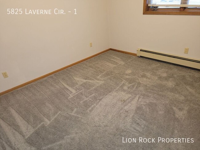 Building Photo - 5825 Laverne Cir N