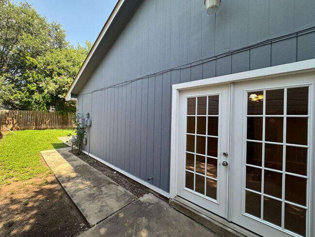Building Photo - 10138 Inridge