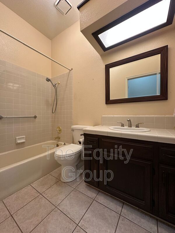 Building Photo - 1036 N Palm St