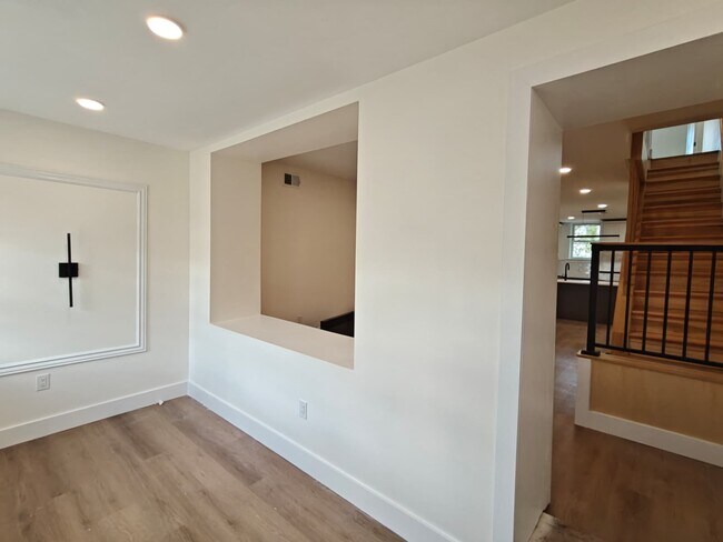 Building Photo - 1716 N Edgewood-