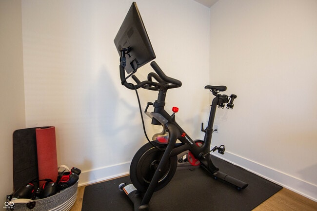 Building Photo - 743 Bates St