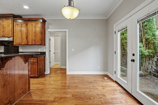 Building Photo - 4 bed, 2.5 bath Two-Story Home in West Salem