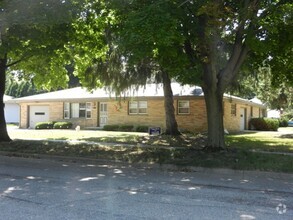 Building Photo - &#39;010