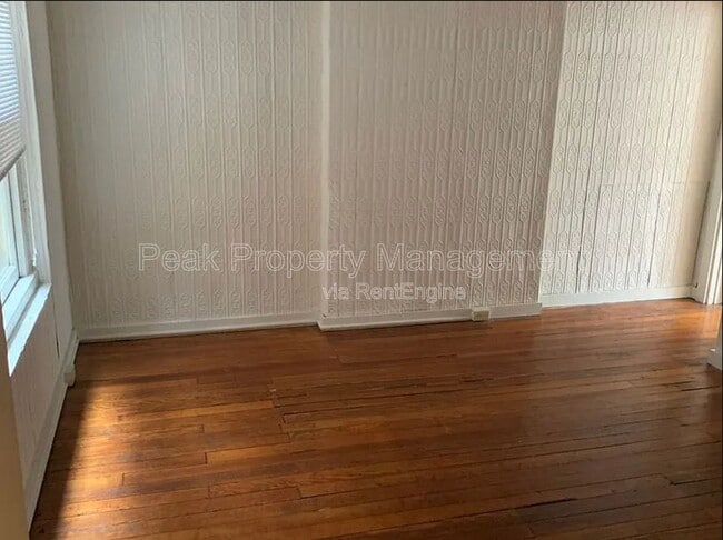 Building Photo - 308 W Broad St