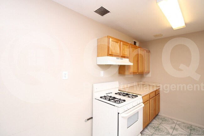 Building Photo - 2417 N 20th Dr